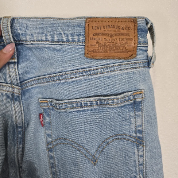 Levi's Premium Wedgie Straight Jeans Size 28 Medium Wash Distressed Button Fly - Picture 7 of 11